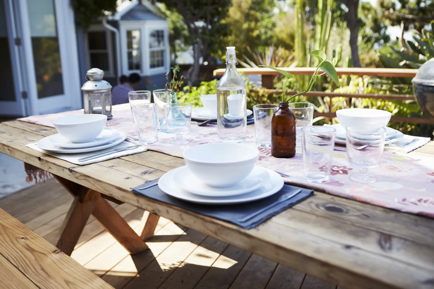 Bois, fer, plastique ? Les secrets pour dénicher la meilleure table de